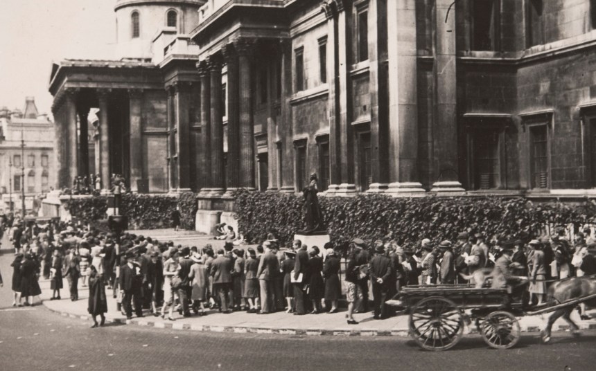 P4203_001.prMyra Hess crowd crop